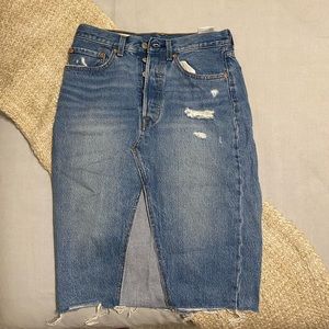 Levi’s denim skirt, size 27